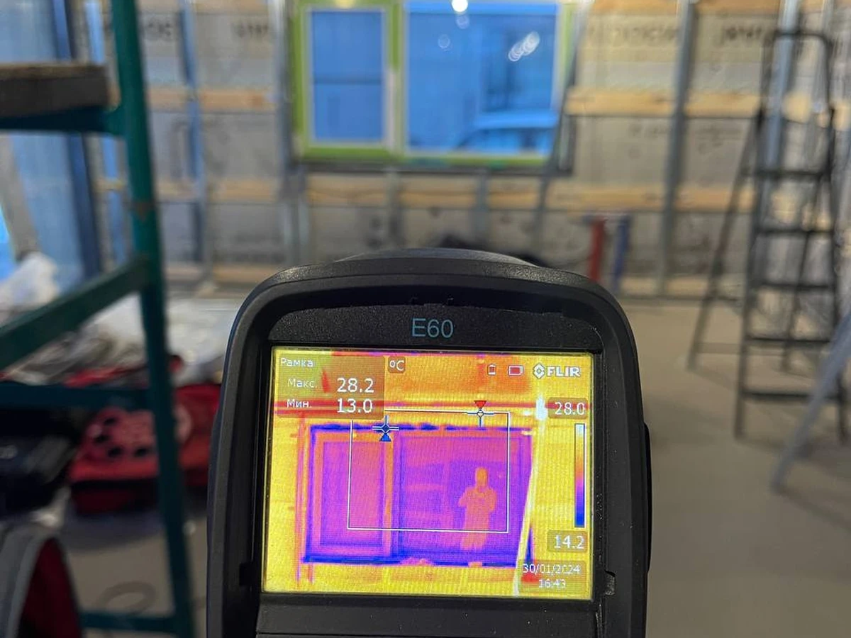 Тепловизор FLIR E60 при обследовании окна и откосов